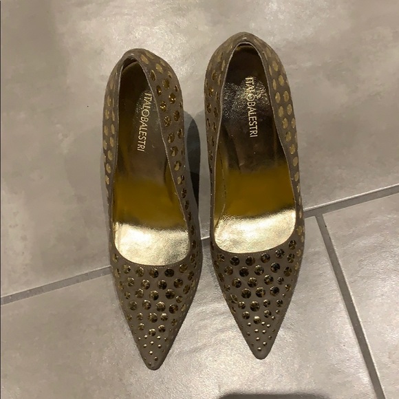 Heels - Picture 4 of 6